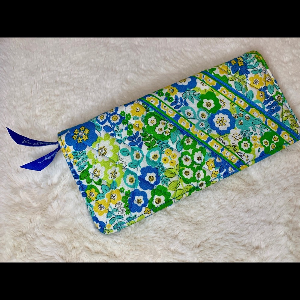 ✨ Vera Bradley Passport Wallet - BRAND NEW